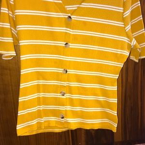 Short sleeved shirt with buttons .